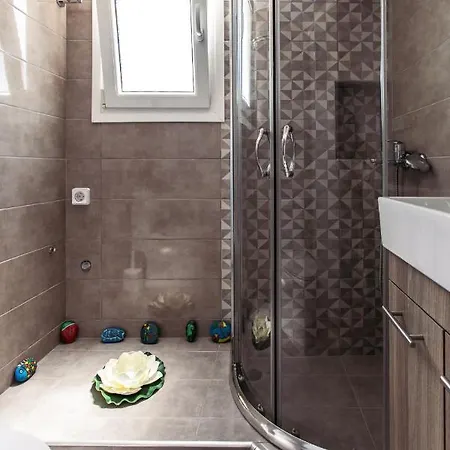 Zoe'S Residence II